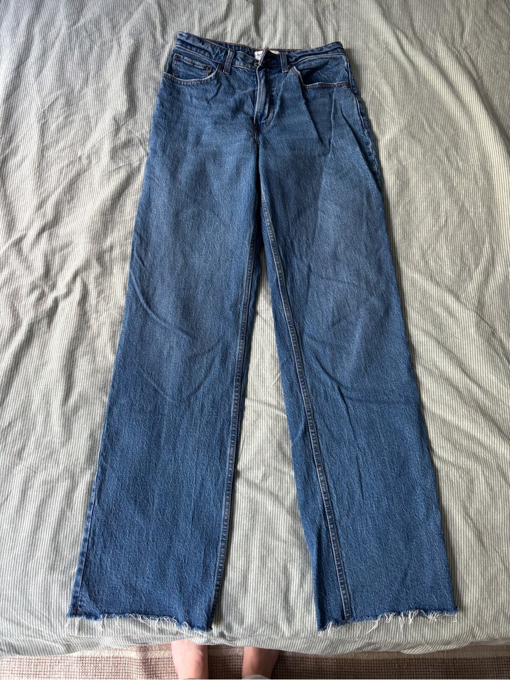 Abercrombie & Fitch the 90’s relaxed Jean high rise
